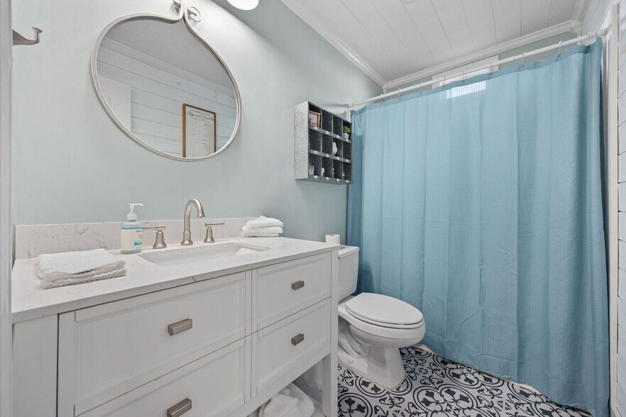 Building Photo - 347 Seabreeze Dr