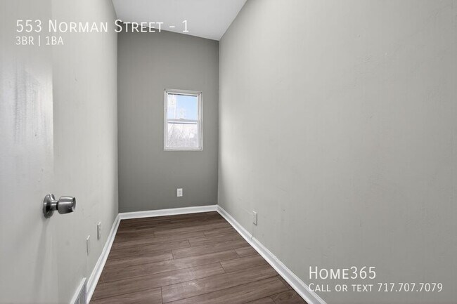 Building Photo - 553 Norman St