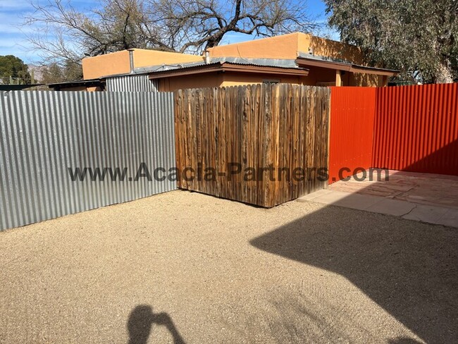 Building Photo - Three Bedroom Home