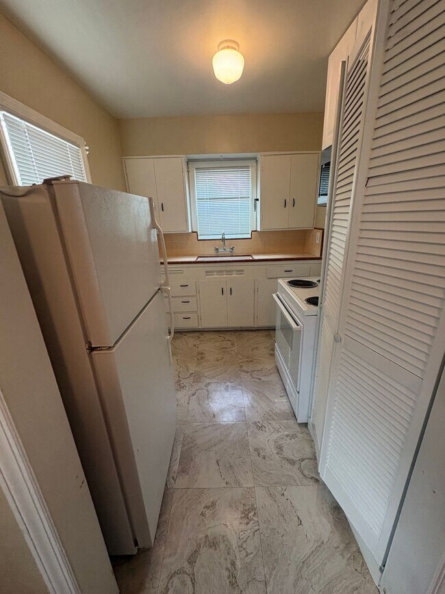 Building Photo - Fully Renovated 3 bed, 2 bath Home