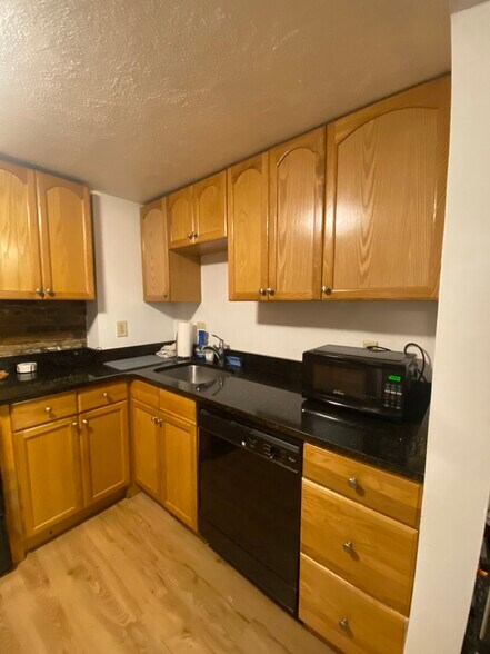 Building Photo - 145 Endicott St