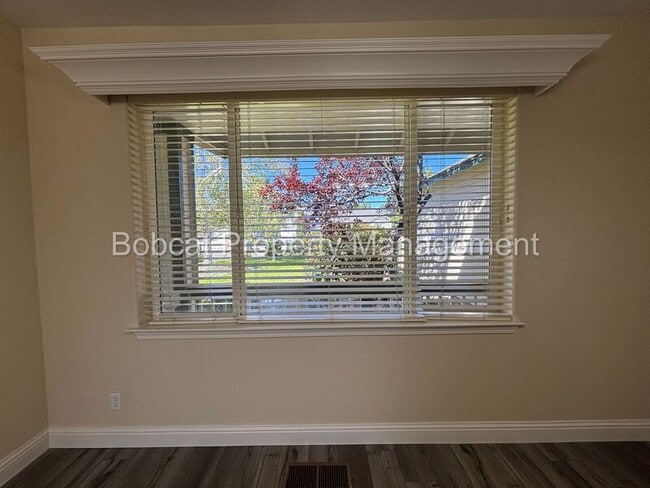 Building Photo - 2963 Hot Springs Dr