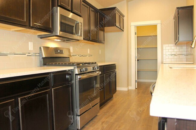 Building Photo - 3 BR home in Southeast Bend