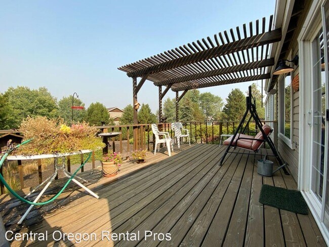 Building Photo - 3 br, 2 bath House - 61145 Ladera Road