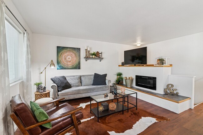 Building Photo - Brentwood Estates