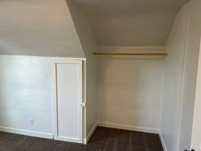 Building Photo - Updated 3 bedroom 1 bathroom house! MOVE I...