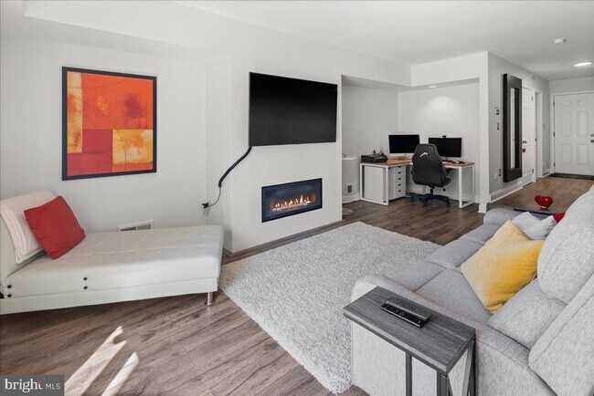 Building Photo - 9 Cromwell Ct