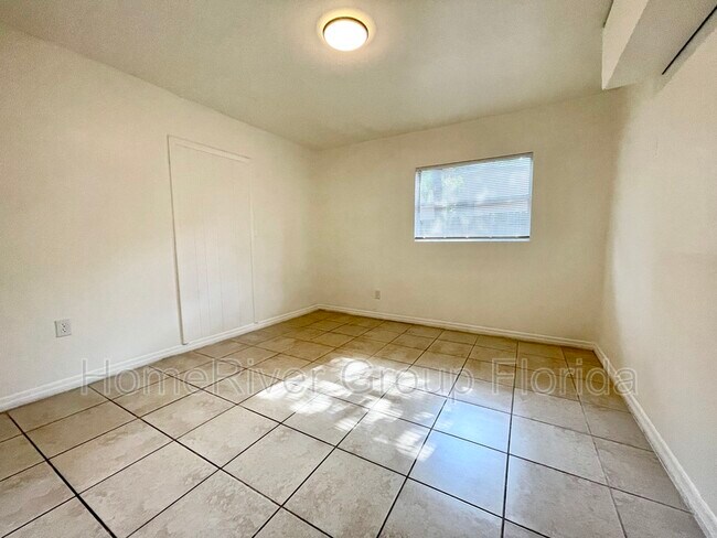 Building Photo - 2211 W Woodlawn Ave