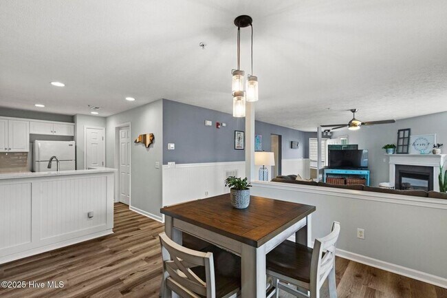 Building Photo - Fully furnished dream condo in Carolina Beach
