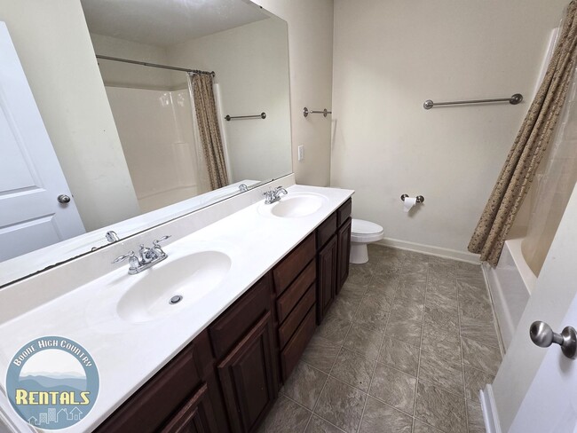 Building Photo - 194 Azor Ct