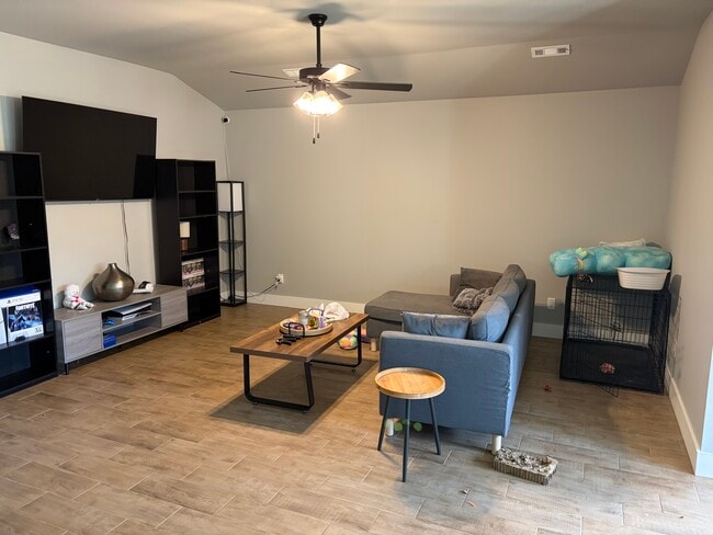 Building Photo - 1330 Foundry Dr