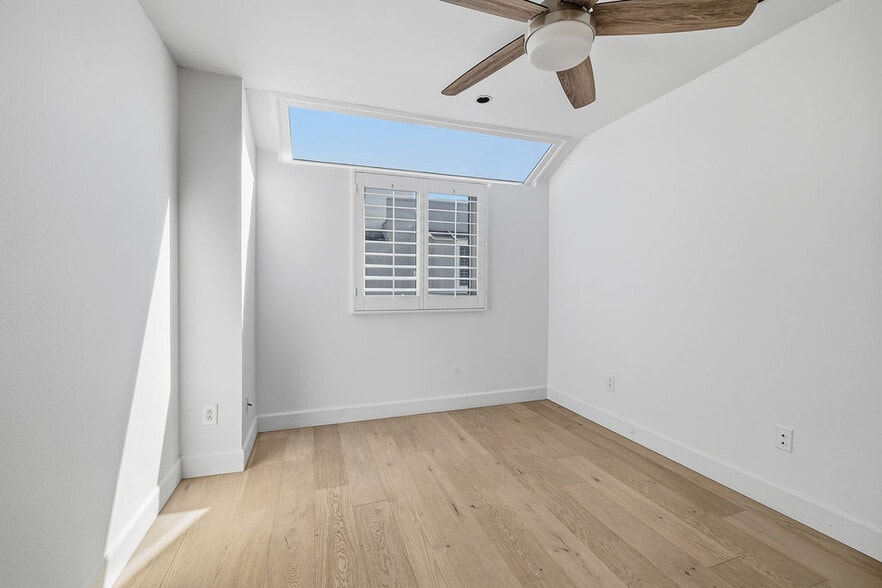 Building Photo - 501 Herondo St