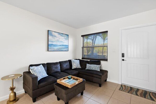 Building Photo - 2319 Tamarind Dr