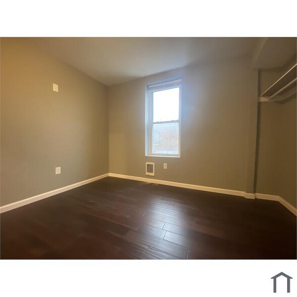 Building Photo - 59 N 61st St