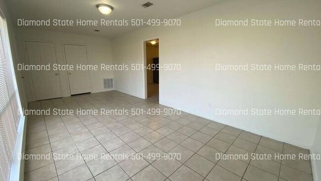 Building Photo - 824 Jane Dr