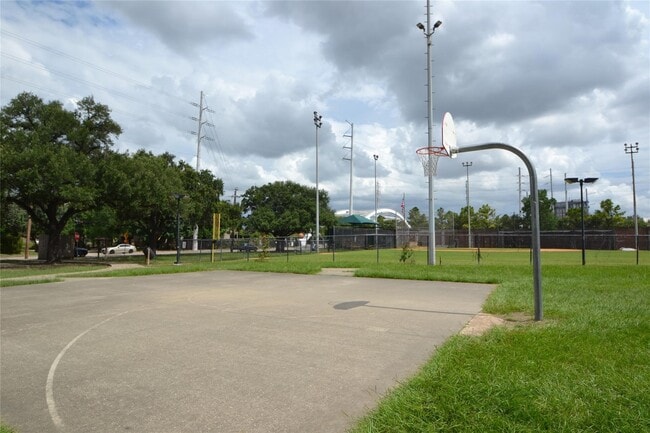 Building Photo - 1633 Castle Ct