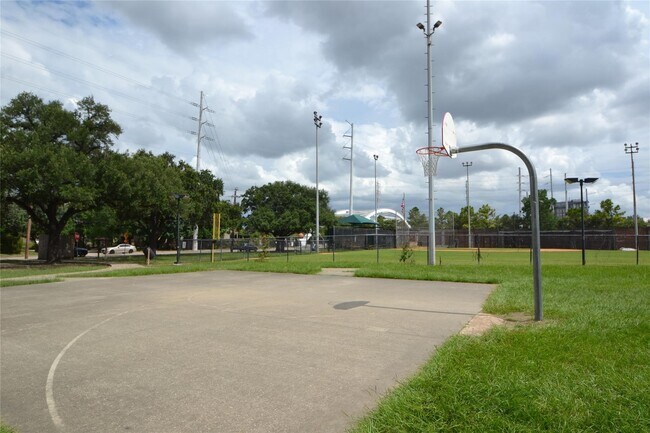 Building Photo - 1635 Castle Ct