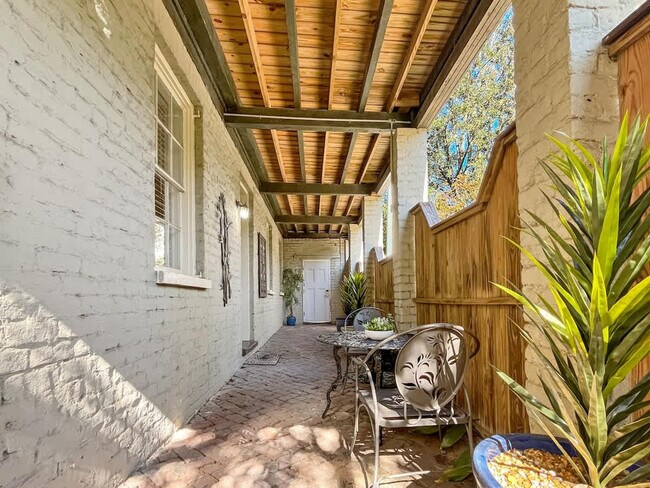 Building Photo - 209 W Bolton St