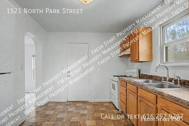 Building Photo - 1521 N Park St