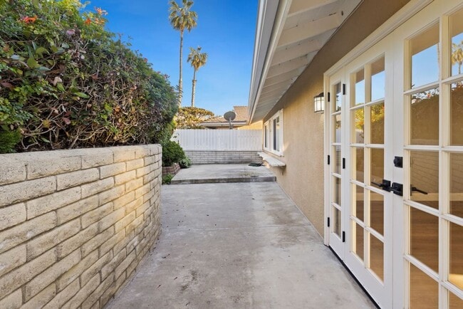 Building Photo - Stunning Ocean View Home in 55+ Colony Cove Community