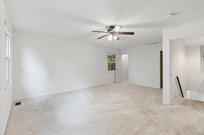 Building Photo - 100 Greensward Ln