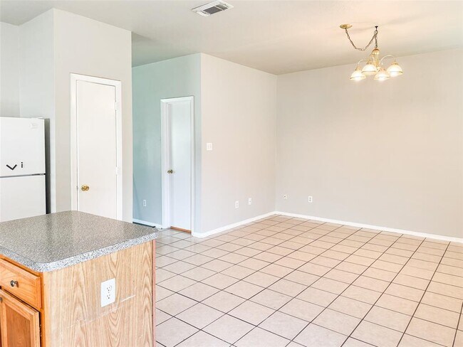 Building Photo - 6406 Provident Green Dr
