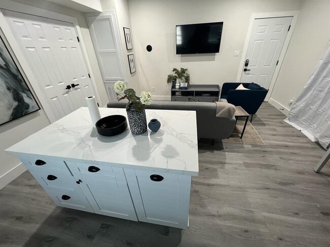 Building Photo - 5 Estelle St