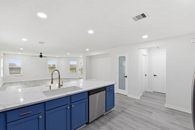 Building Photo - 10433 Russell Pines Dr