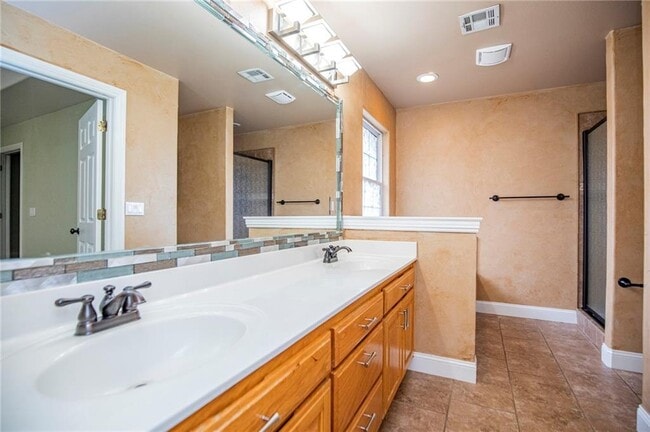 Building Photo - 3800 SE 8th St