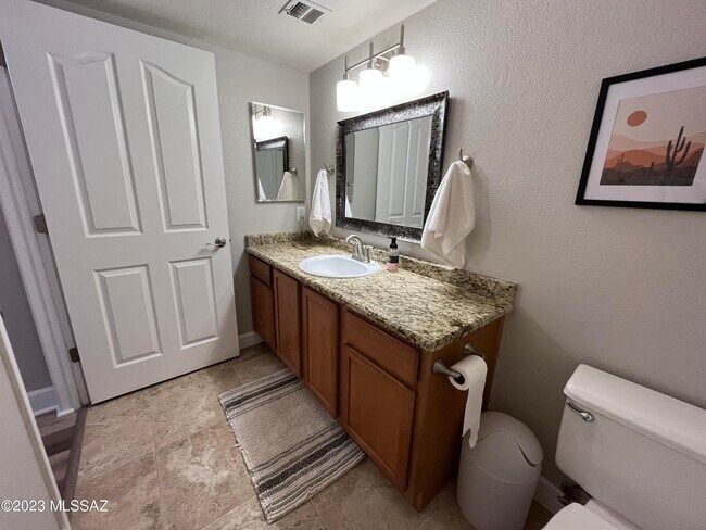 Building Photo - 5751 N Kolb Rd