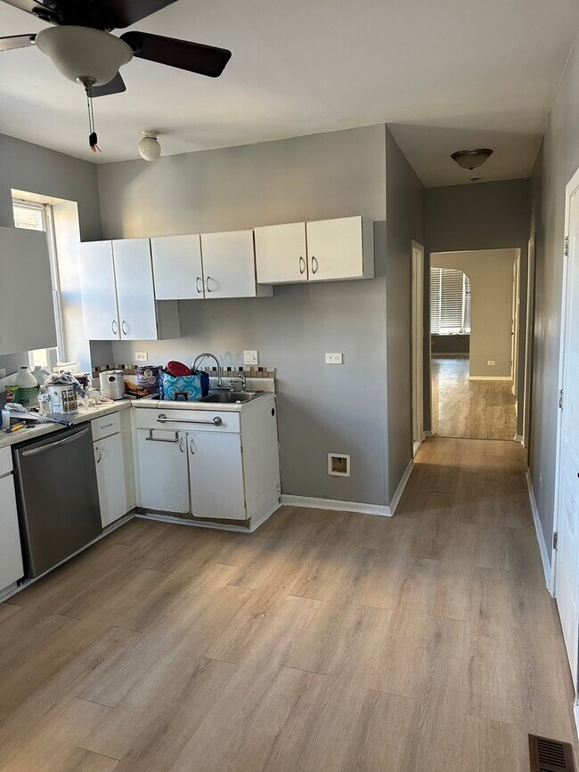 Building Photo - 6314 S Artesian Ave