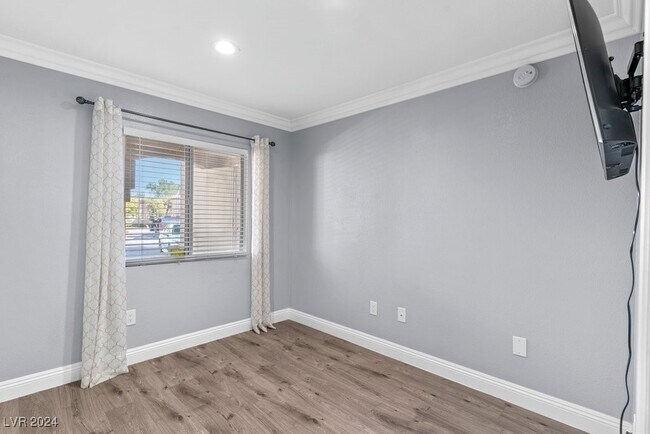 Building Photo - 7885 W Flamingo Rd