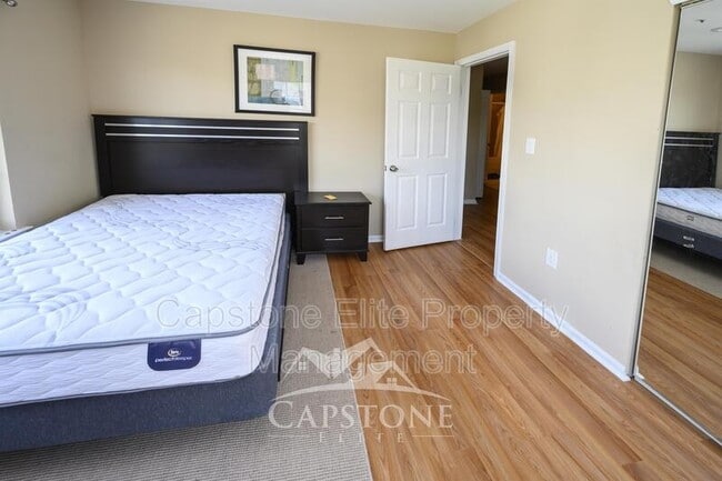 Building Photo - 40 Cornerstone Ln