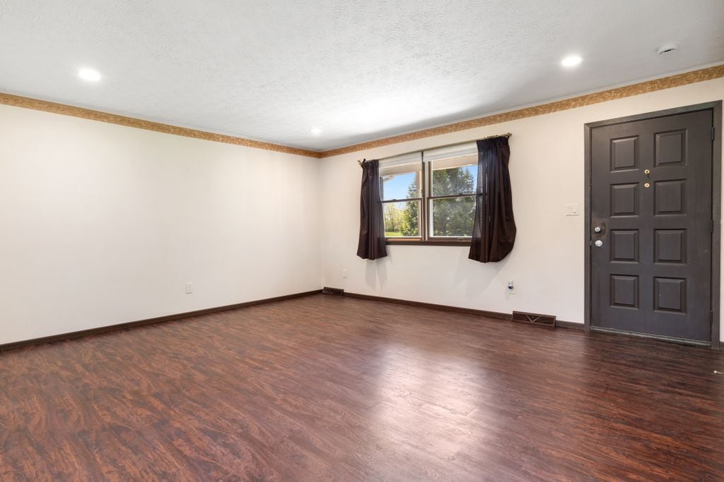 Building Photo - 270 W Orange Rd