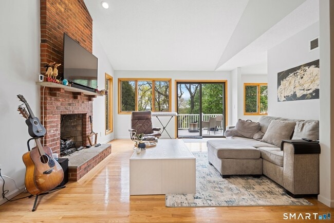 Building Photo - 39 Brightwood Ln