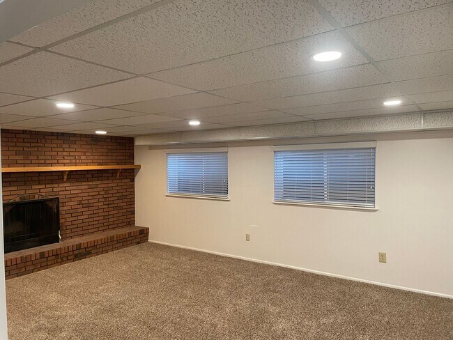 Building Photo - Spacious 5-Bedroom Home Near Little Cotton...