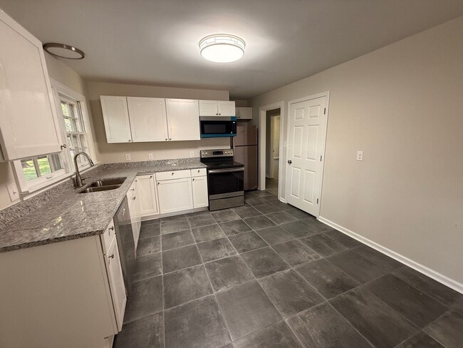 Building Photo - 578 Westmoreland Pl