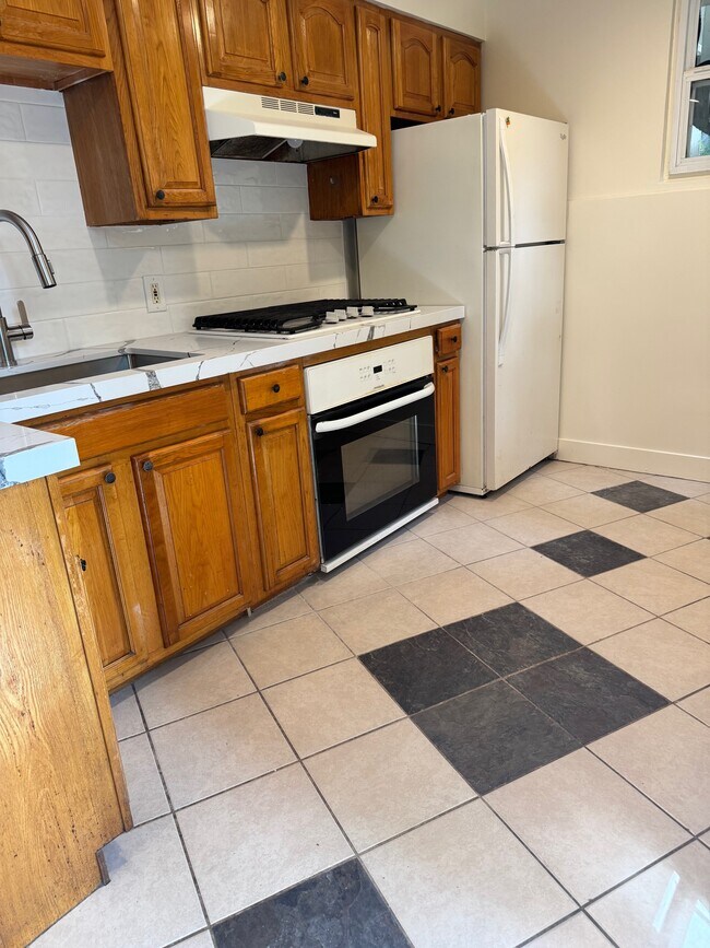 Building Photo - 1440 Old Topanga Canyon Rd