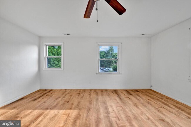 Building Photo - 811 Seagrove Rd