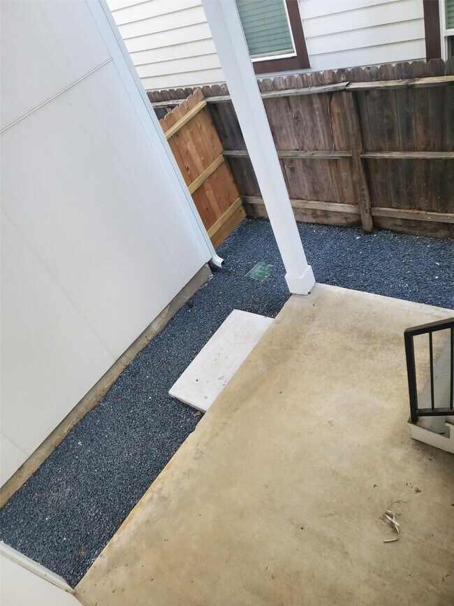 Building Photo - 1421 W 23rd St