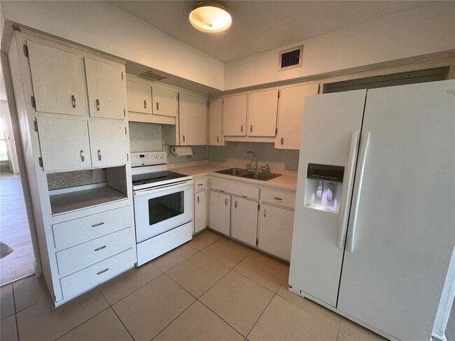 Building Photo - 2359 Finlandia Ln