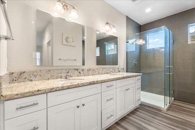 Building Photo - 6200 Fowler Ave