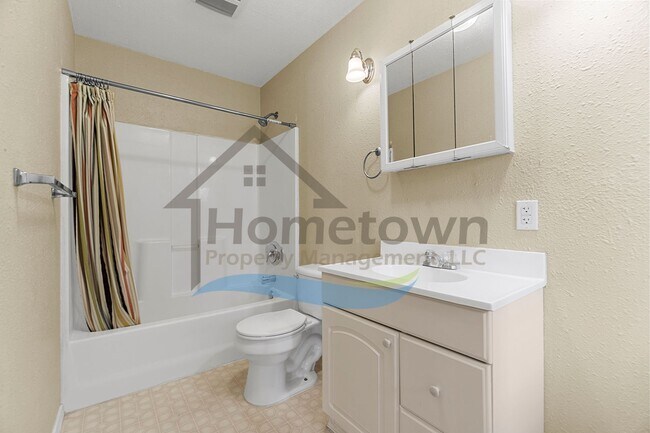 Building Photo - 1 Bedroom Cottage with Off-Street Parking Available in Midtown Coeur d'Alene!