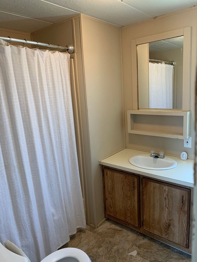 Building Photo - Comfy mobile home in Manteca