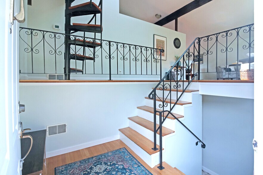 Building Photo - 88 Saint Mary St