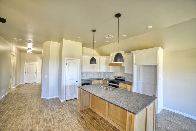 Building Photo - Brand New Home In Washington!