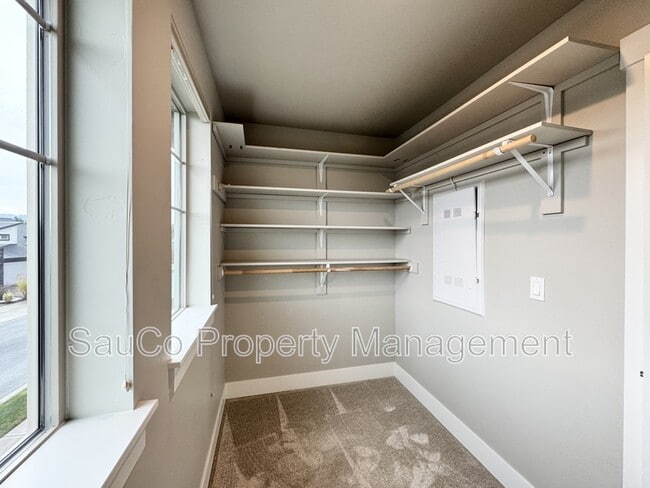 Building Photo - 5715 SE 79th Ave