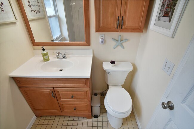 Building Photo - 2331 Edgemere Dr