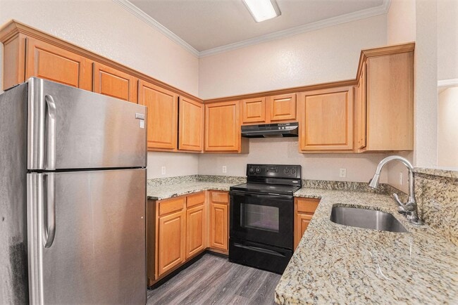 Building Photo - Discover your new home in this spacious 3-bedroom, 2-bath duplex located in the charming city of ...