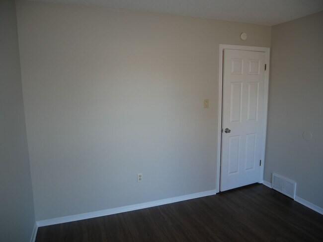 Building Photo - 6530 Jamestown Dr